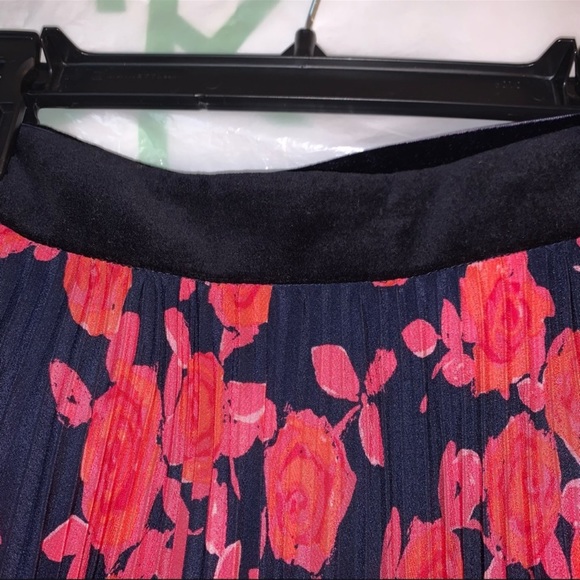 EUC TORY BURCH SKIRT💗💗💗 - Picture 4 of 6